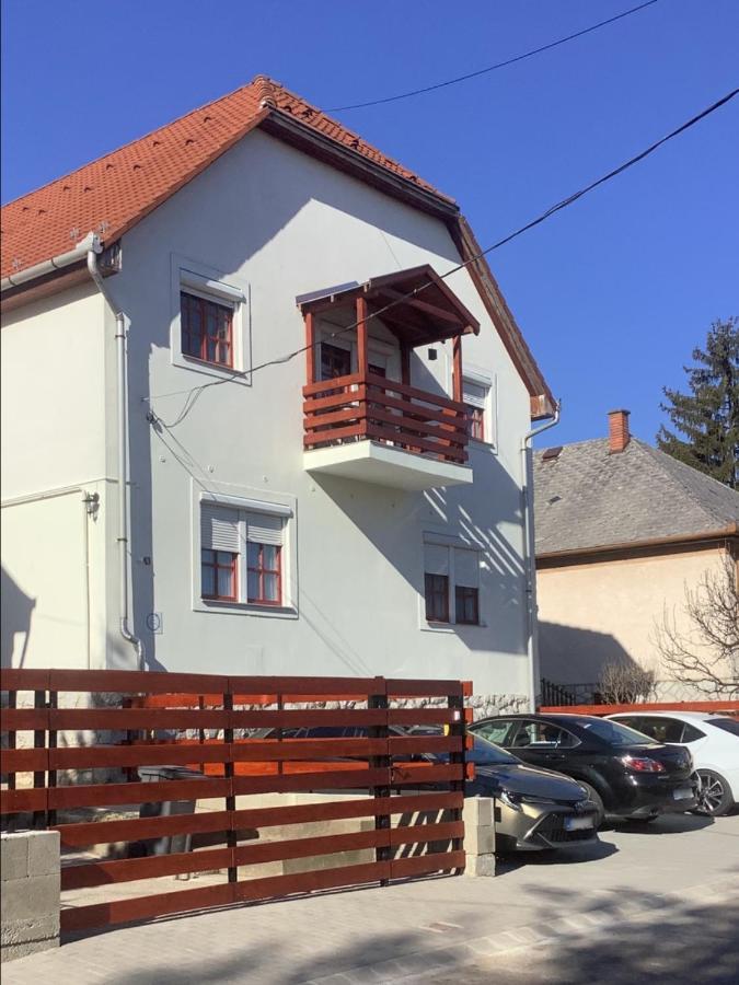 Ezuest Boroka * Eger